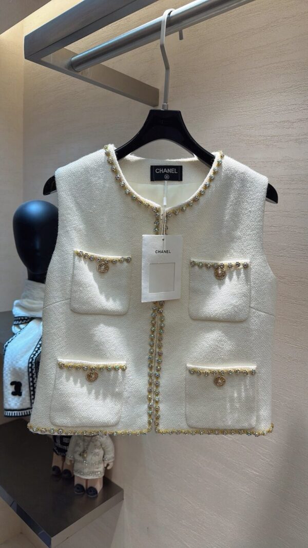 Chanel tweed jacket - Image 6