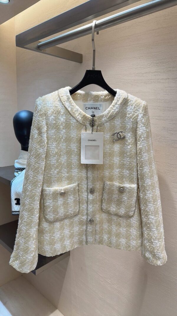Chanel tweed jacket - Image 8