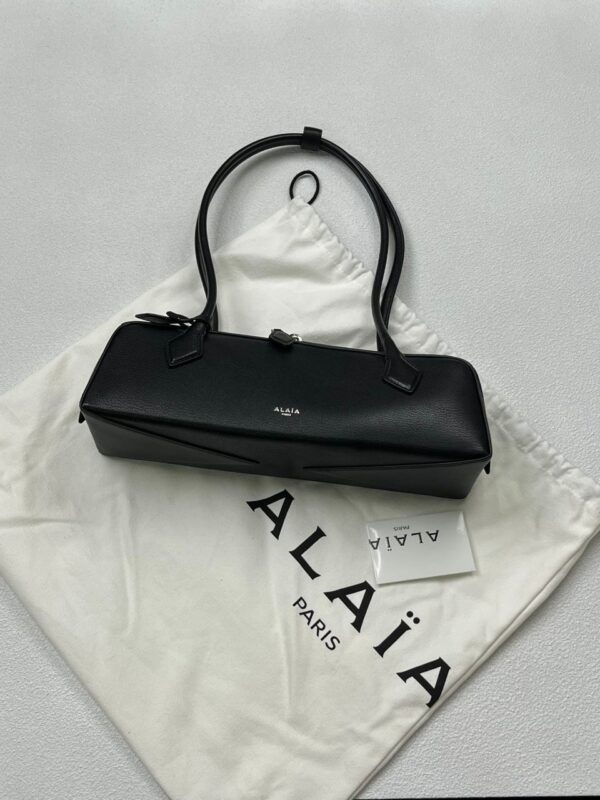 The Alaïa Noir Élégance Shoulder Bag - Image 5
