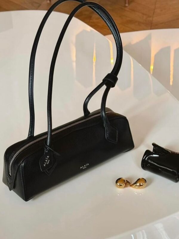 The Alaïa Noir Élégance Shoulder Bag - Image 6