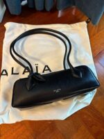 The Alaïa Noir Élégance Shoulder Bag - Image 7