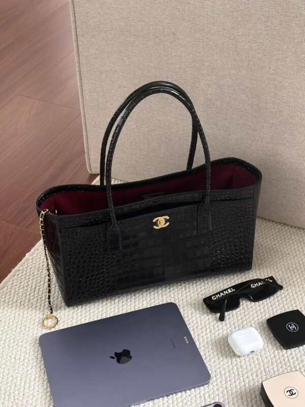 Chanel Croc skin tote bag - Image 4