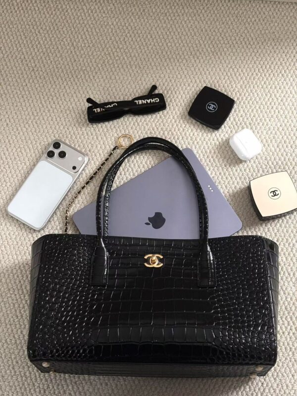 Chanel Croc skin tote bag - Image 5