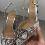 Valentino Garavani pointed-toe slingback